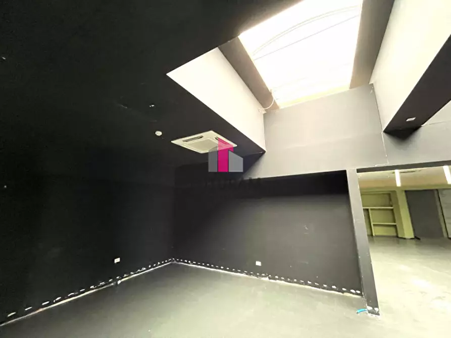 Immagine 13 di Negozio in vendita  in Via COLOMBARE a Schiavon