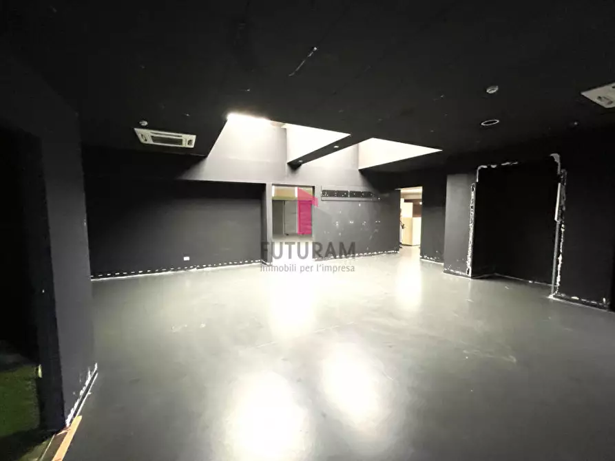 Immagine 14 di Negozio in vendita  in Via COLOMBARE a Schiavon