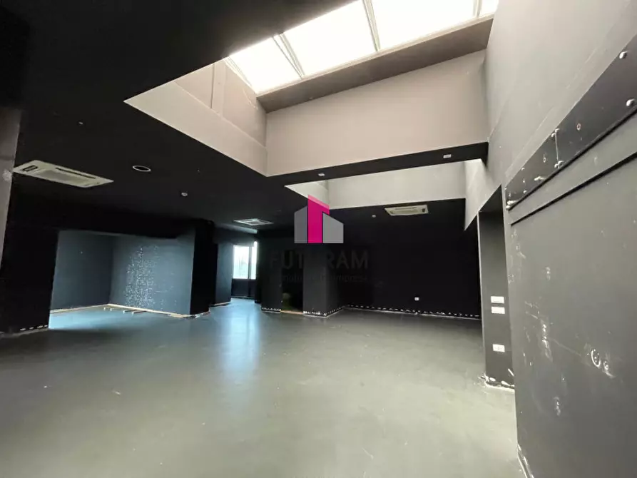 Immagine 16 di Negozio in vendita  in Via COLOMBARE a Schiavon