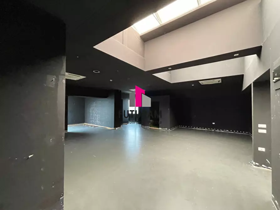 Immagine 17 di Negozio in vendita  in Via COLOMBARE a Schiavon