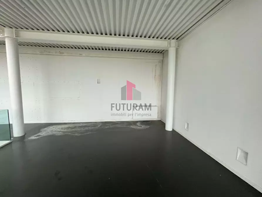 Immagine 18 di Negozio in vendita  in Via COLOMBARE a Schiavon