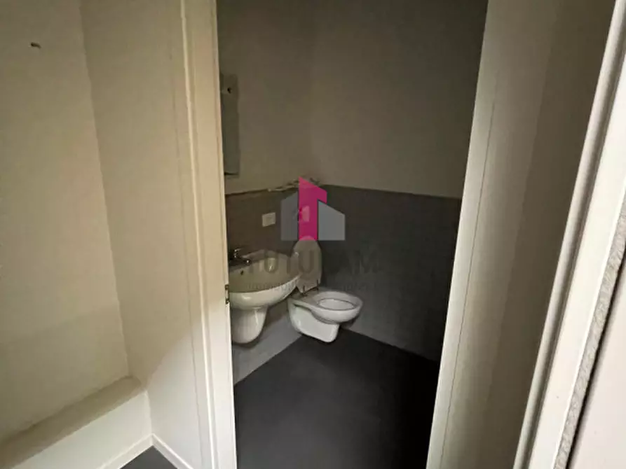 Immagine 20 di Negozio in vendita  in Via COLOMBARE a Schiavon