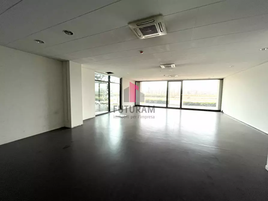 Immagine 21 di Negozio in vendita  in Via COLOMBARE a Schiavon