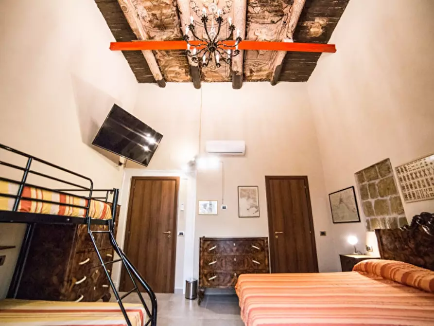 Immagine 2 di Camera in affitto  in Vico dei Tarallari a Napoli