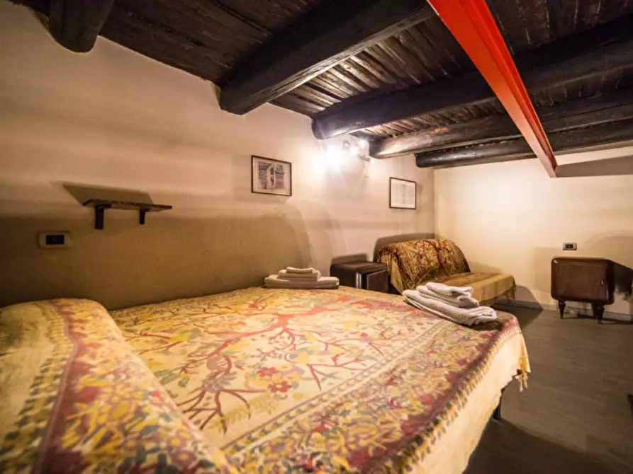 Immagine 8 di Camera in affitto  in Vico dei Tarallari a Napoli