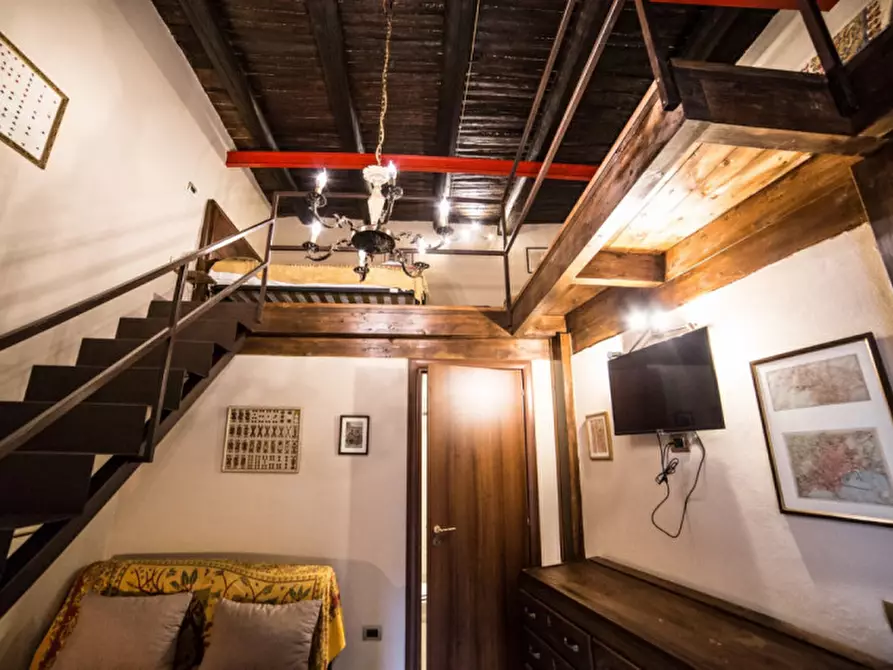 Immagine 12 di Camera in affitto  in Vico dei Tarallari a Napoli