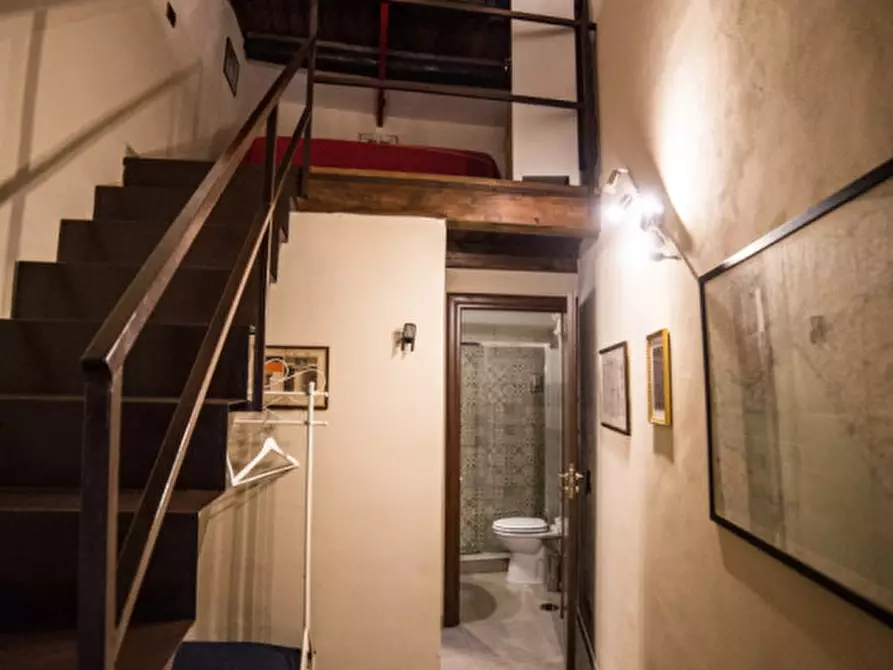 Immagine 14 di Camera in affitto  in Vico dei Tarallari a Napoli