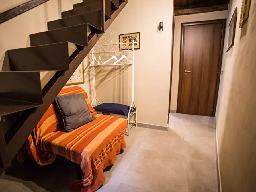 Immagine 15 di Camera in affitto  in Vico dei Tarallari a Napoli