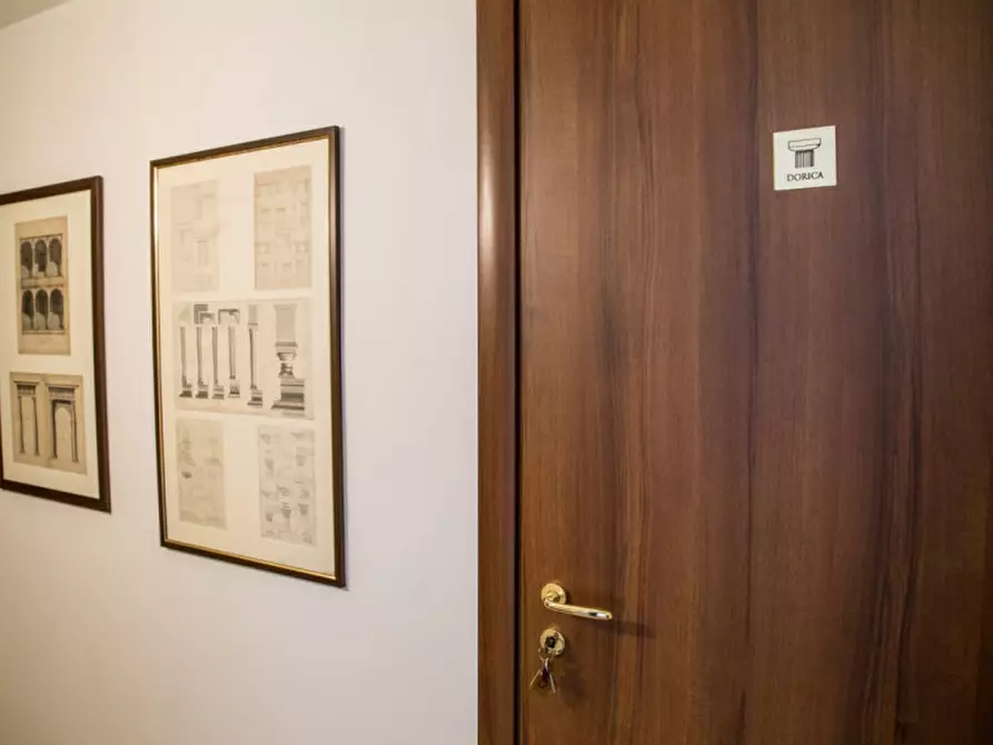 Immagine 17 di Camera in affitto  in Vico dei Tarallari a Napoli