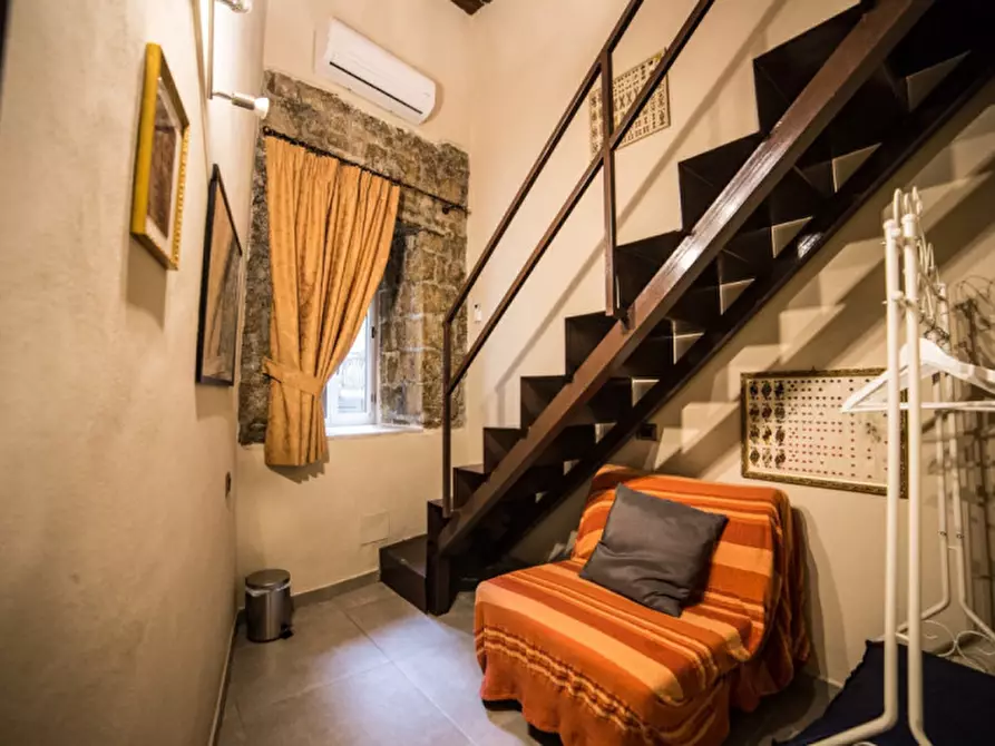 Immagine 18 di Camera in affitto  in Vico dei Tarallari a Napoli