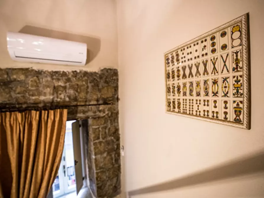 Immagine 19 di Camera in affitto  in Vico dei Tarallari a Napoli