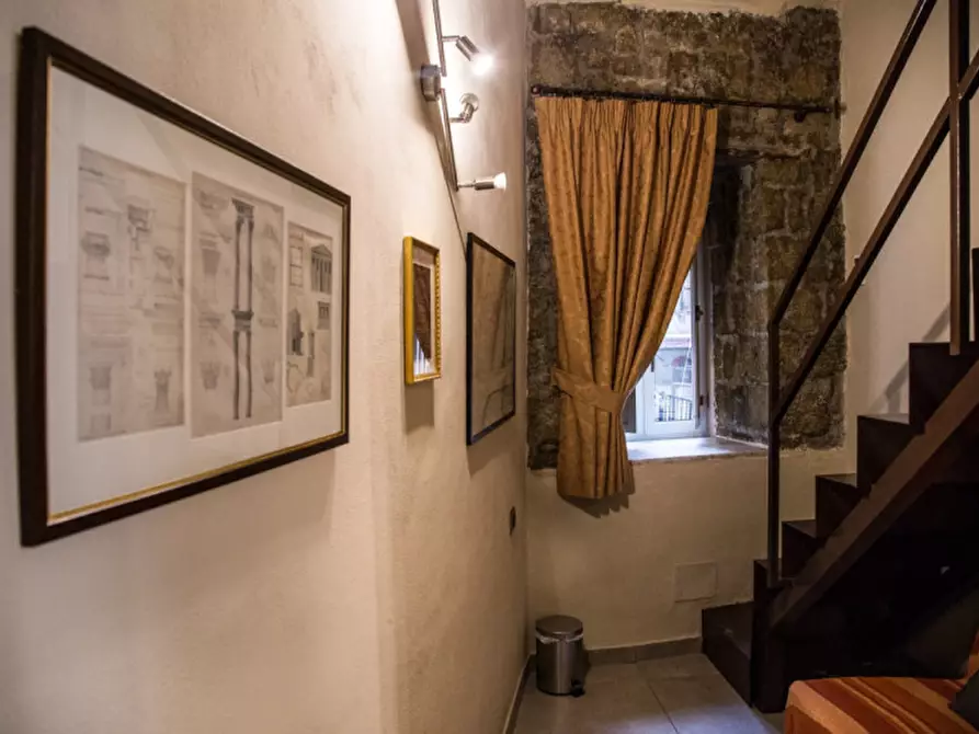 Immagine 20 di Camera in affitto  in Vico dei Tarallari a Napoli