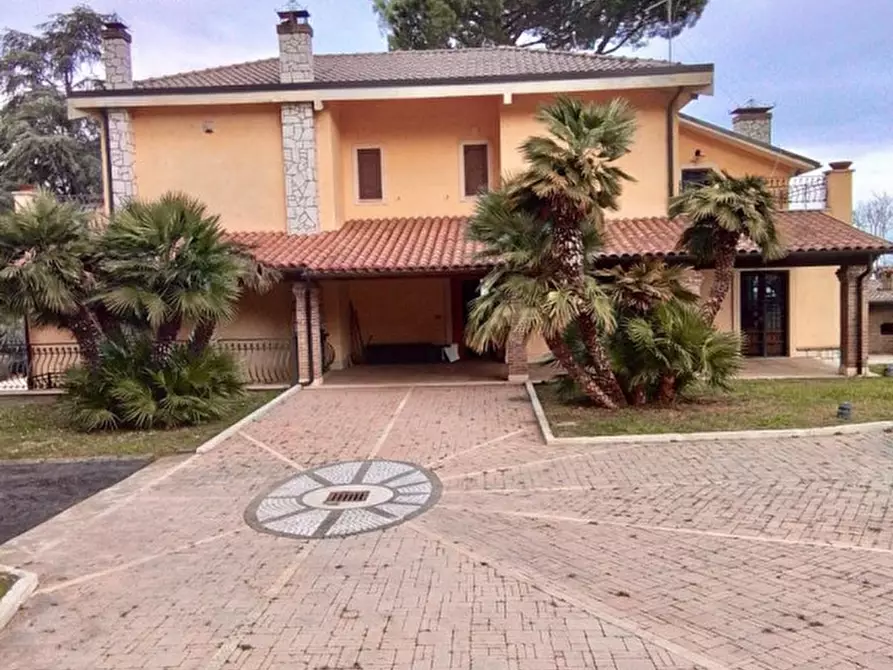 Immagine 1 di Villa in vendita  a Montecompatri
