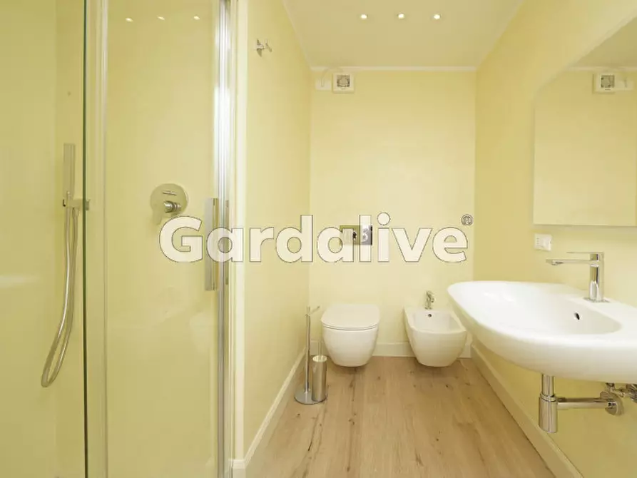 Immagine 10 di Appartamento in vendita  a Gargnano