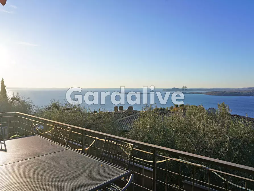 Immagine 1 di Villa in vendita  a Gardone Riviera