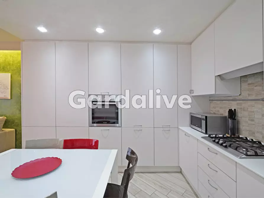 Immagine 17 di Appartamento in vendita  in Via Verona a Sirmione