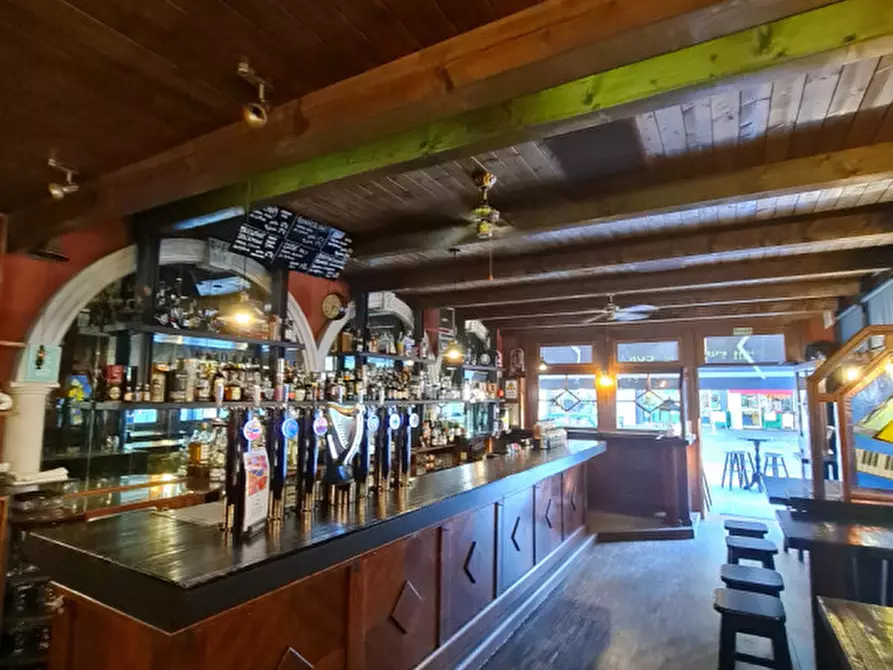 Immagine 2 di Attività commerciale in vendita  in Via Previtali a Abano Terme