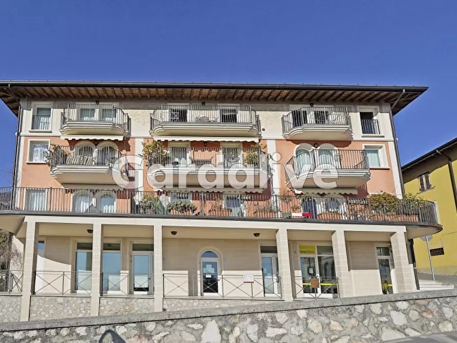 Immagine 1 di Appartamento in vendita  a Gardone Riviera
