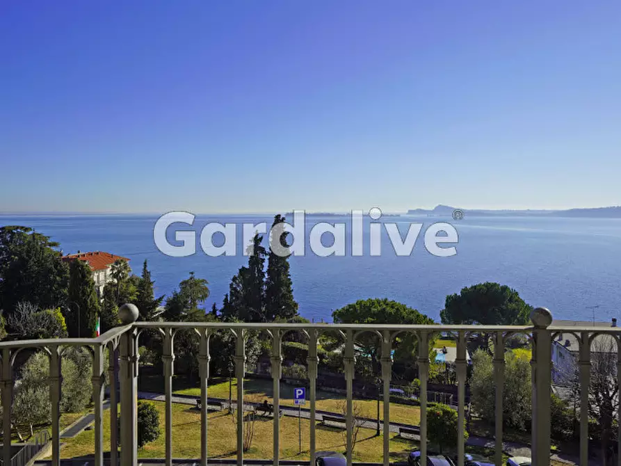 Immagine 4 di Appartamento in vendita  a Gardone Riviera