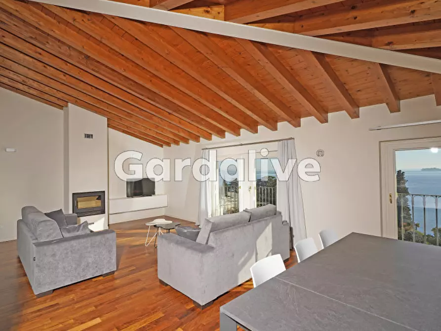 Immagine 8 di Appartamento in vendita  a Gardone Riviera