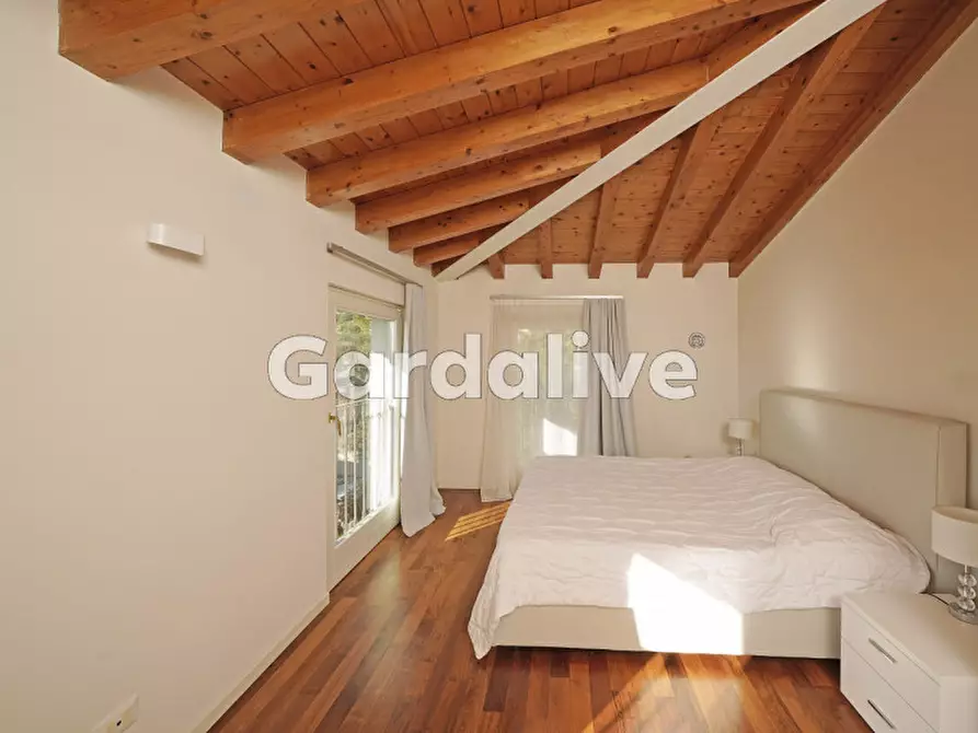 Immagine 11 di Appartamento in vendita  a Gardone Riviera