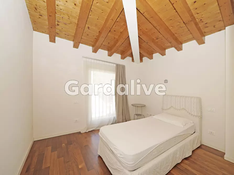 Immagine 12 di Appartamento in vendita  a Gardone Riviera