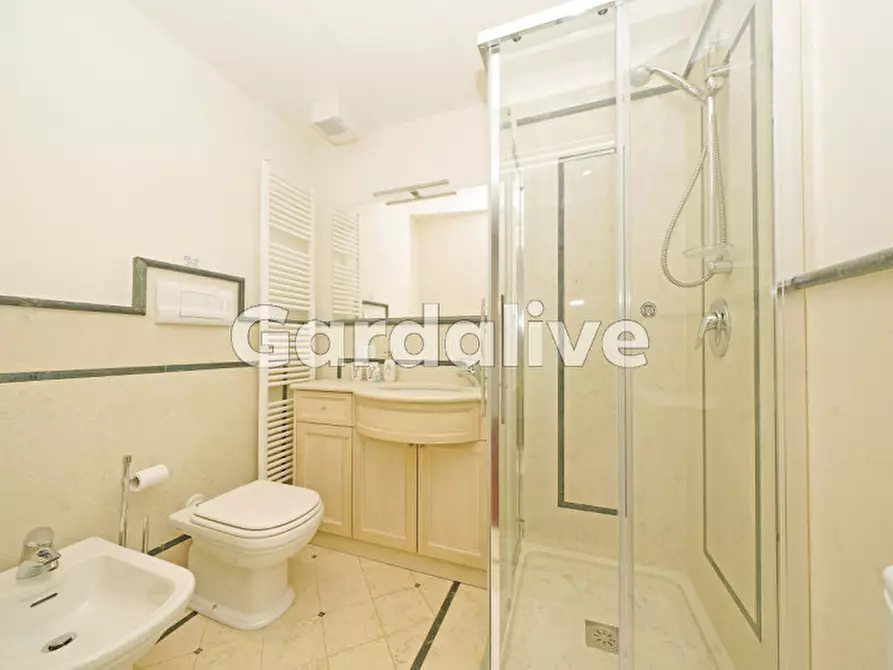 Immagine 13 di Appartamento in vendita  a Gardone Riviera