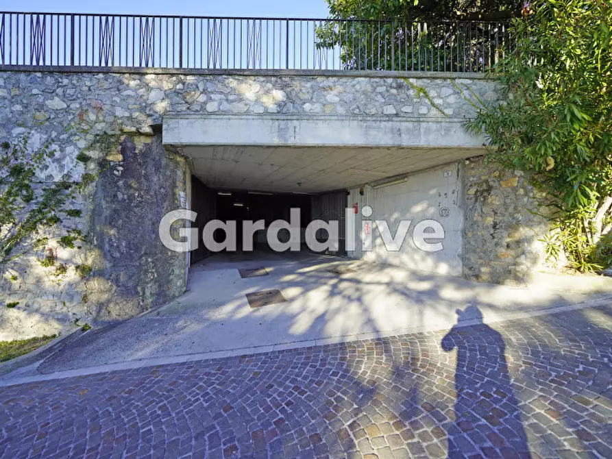 Immagine 15 di Appartamento in vendita  a Gardone Riviera