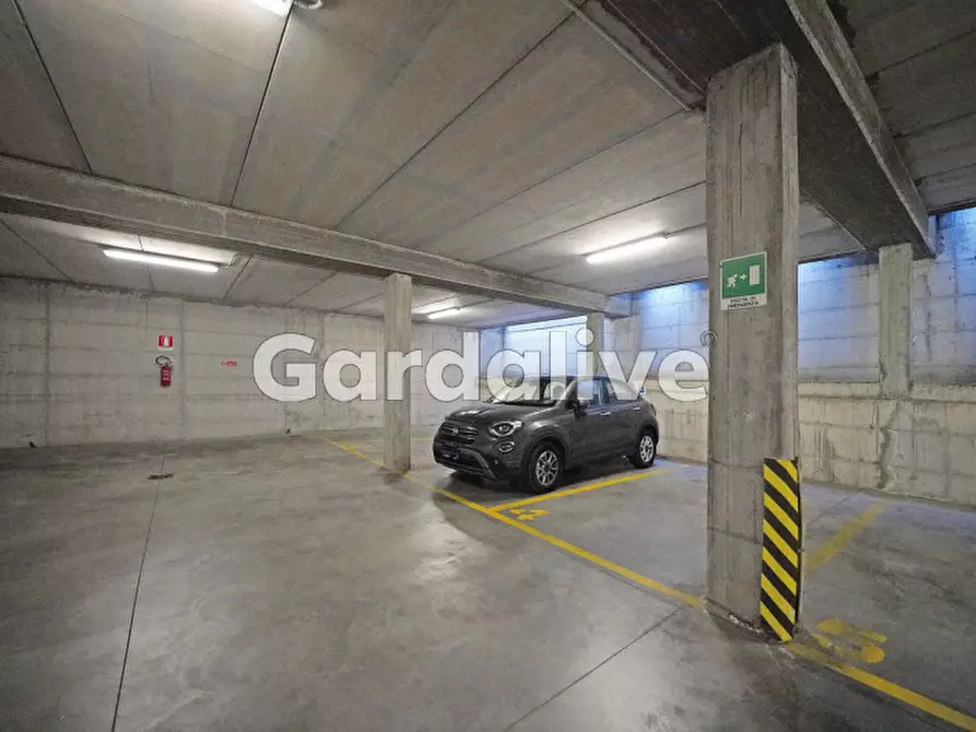 Immagine 16 di Appartamento in vendita  a Gardone Riviera