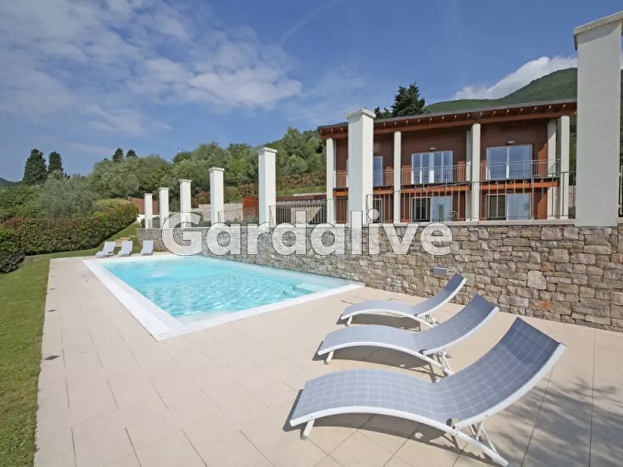 Immagine 6 di Villa in vendita  a Gardone Riviera