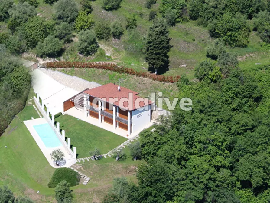 Immagine 8 di Villa in vendita  a Gardone Riviera