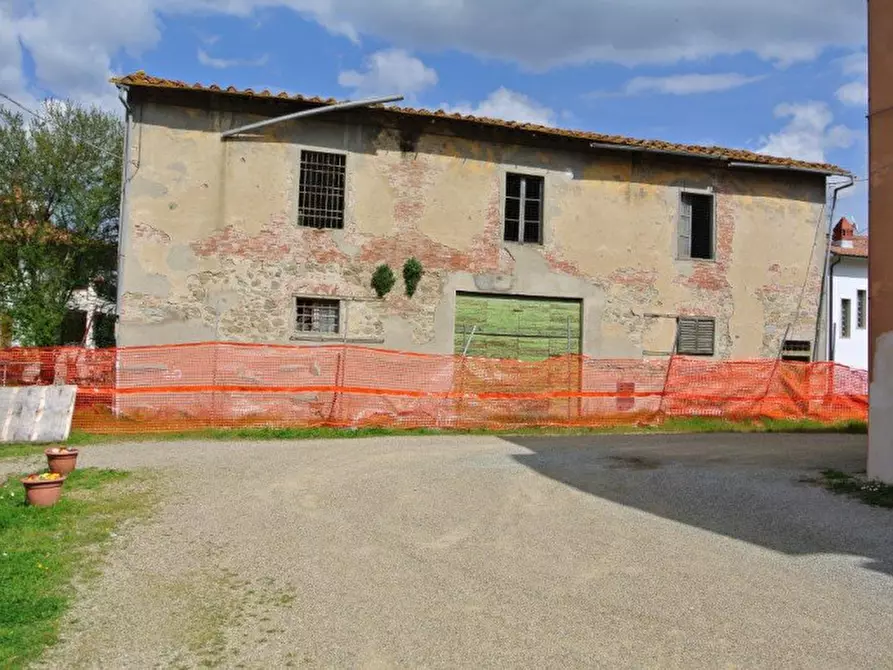 Immagine 1 di Villa in vendita  in levane a Montevarchi