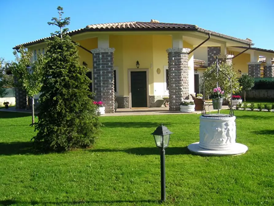Immagine 1 di Villa in vendita  in via bologna a Fiano Romano