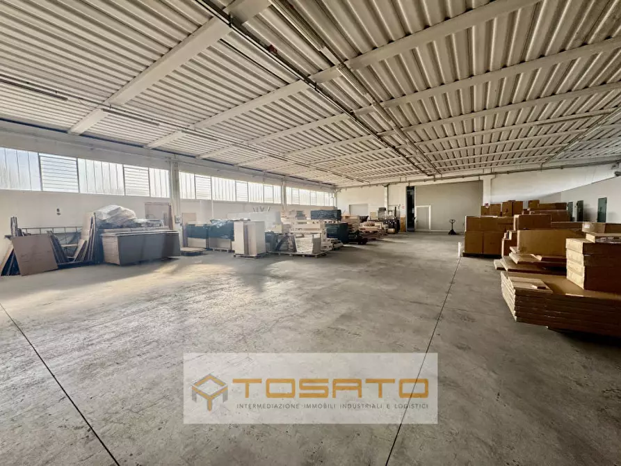 Immagine 1 di Capannone industriale in affitto  a Isola Rizza