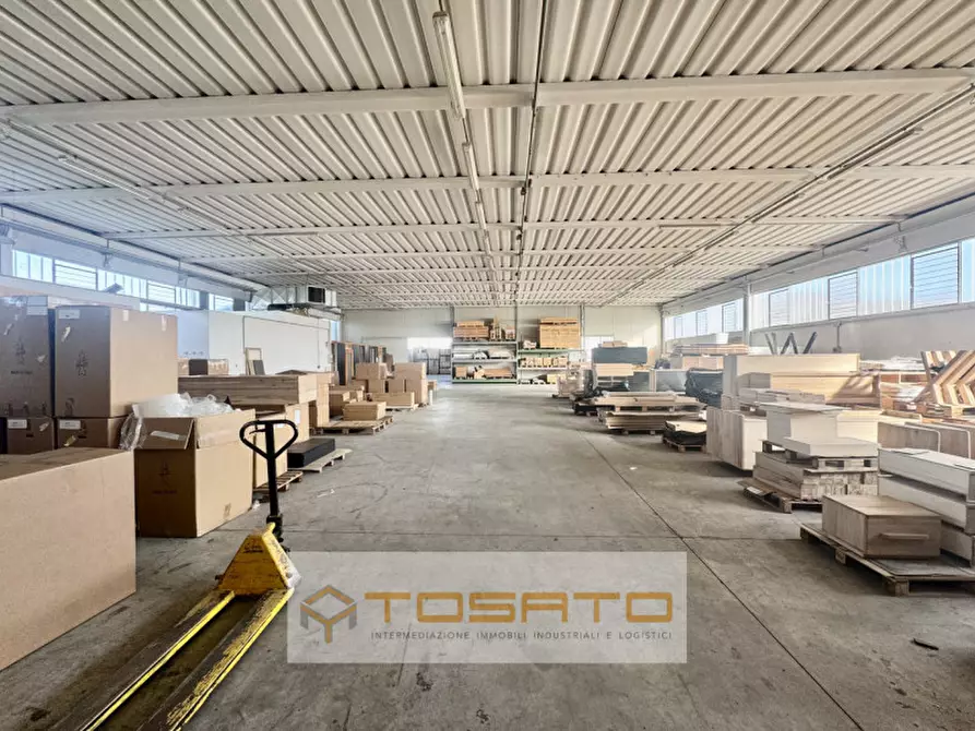Immagine 2 di Capannone industriale in affitto  a Isola Rizza