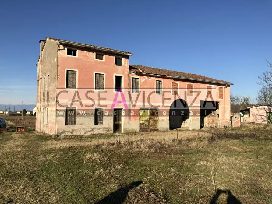 Immagine 1 di Rustico / casale in vendita  in VIA BRIGATA TRIDENTINA a Camisano Vicentino