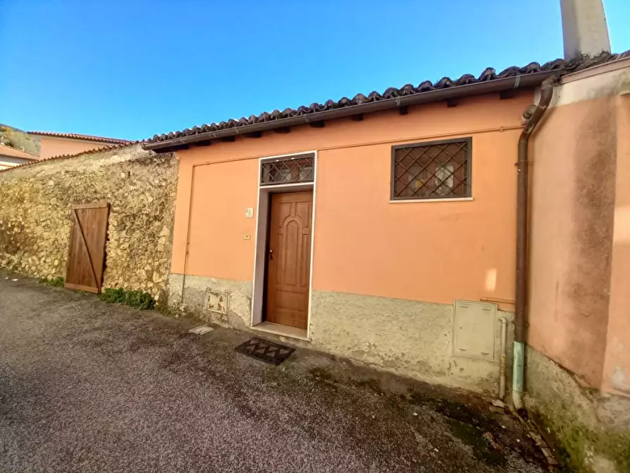 Immagine 2 di Appartamento in vendita  in via delle vigne a Sambuci