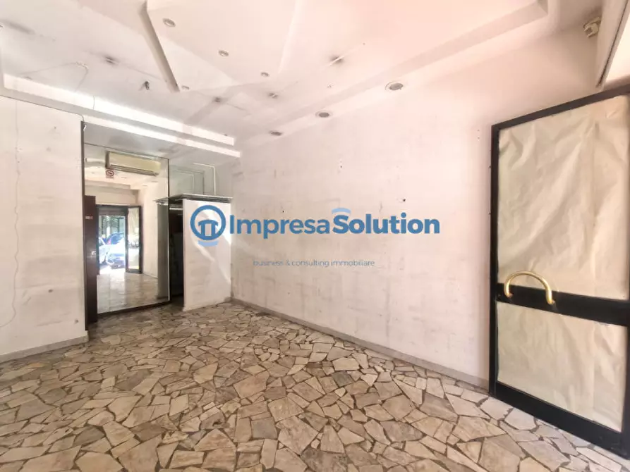 Immagine 9 di Negozio in affitto  in Via Onofrio Fragnito a Napoli