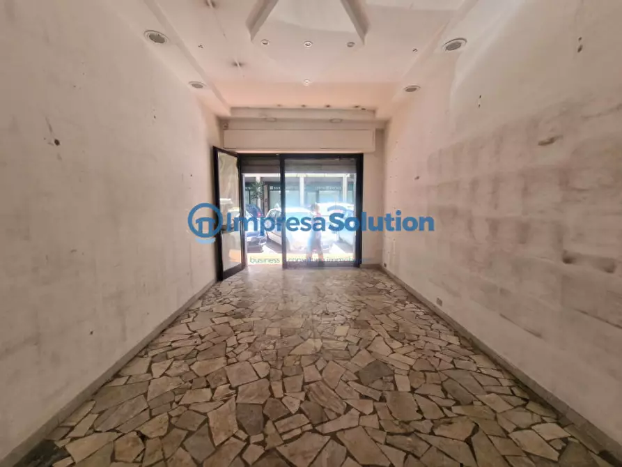 Immagine 10 di Negozio in affitto  in Via Onofrio Fragnito a Napoli