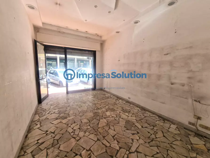 Immagine 12 di Negozio in affitto  in Via Onofrio Fragnito a Napoli
