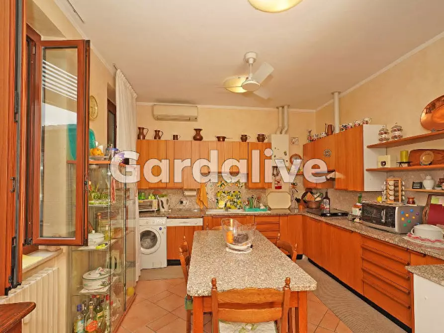 Immagine 10 di Attico in vendita  a Gardone Riviera