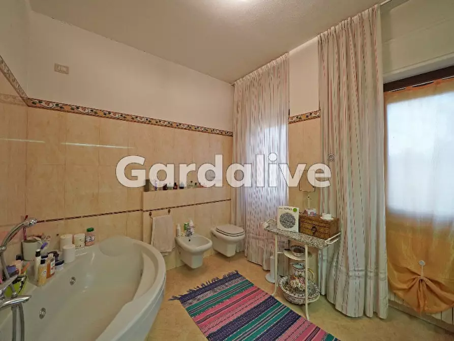 Immagine 17 di Attico in vendita  a Gardone Riviera