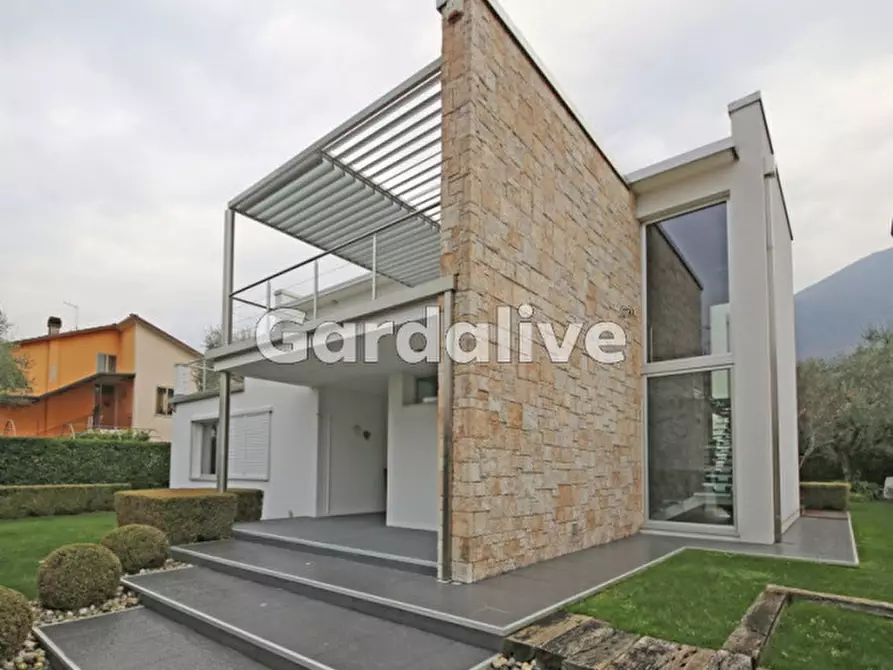 Immagine 2 di Villa in vendita  a Toscolano-Maderno