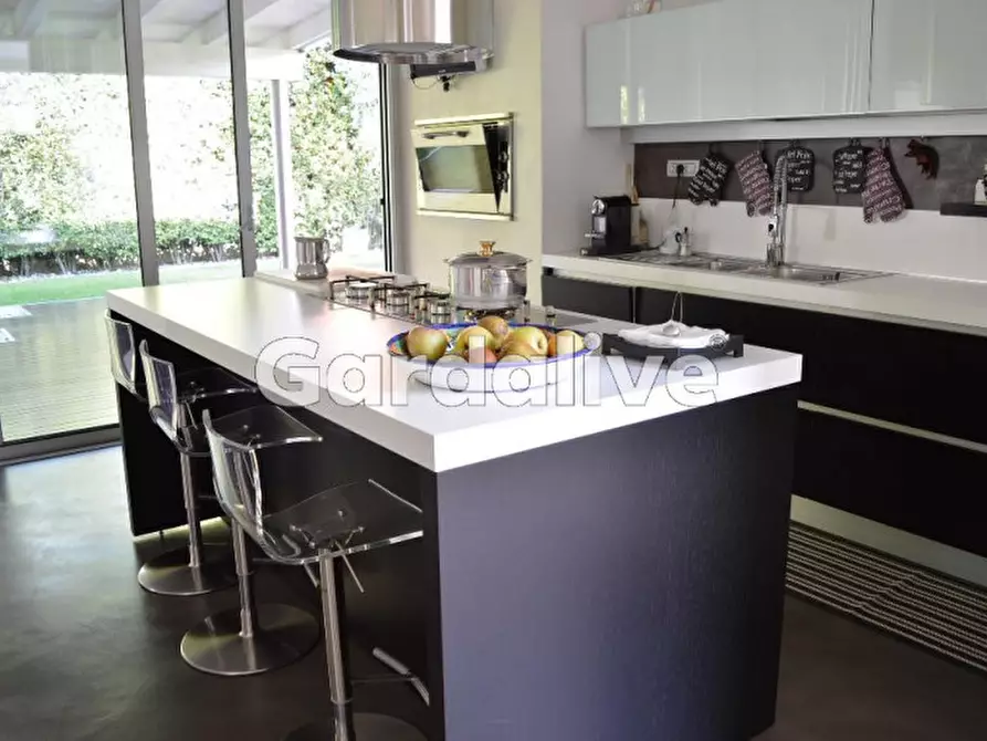 Immagine 5 di Villa in vendita  a Toscolano-Maderno