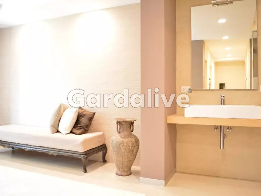 Immagine 13 di Villa in vendita  a Toscolano-Maderno