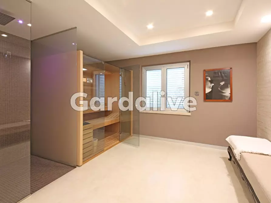 Immagine 15 di Villa in vendita  a Toscolano-Maderno