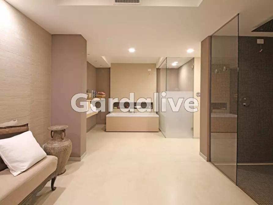 Immagine 16 di Villa in vendita  a Toscolano-Maderno