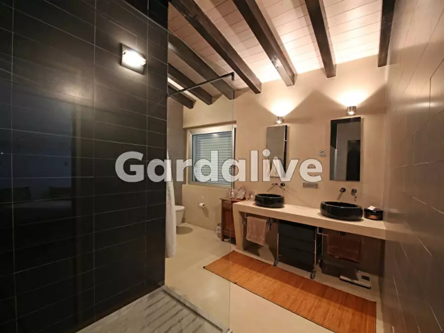 Immagine 17 di Villa in vendita  a Toscolano-Maderno