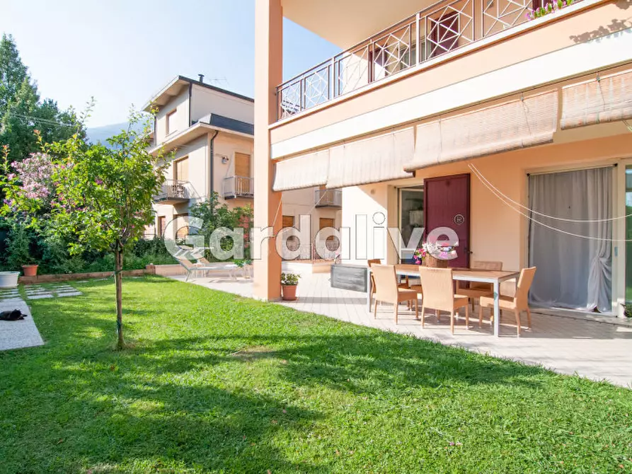 Immagine 2 di Villa in vendita  a Toscolano-Maderno