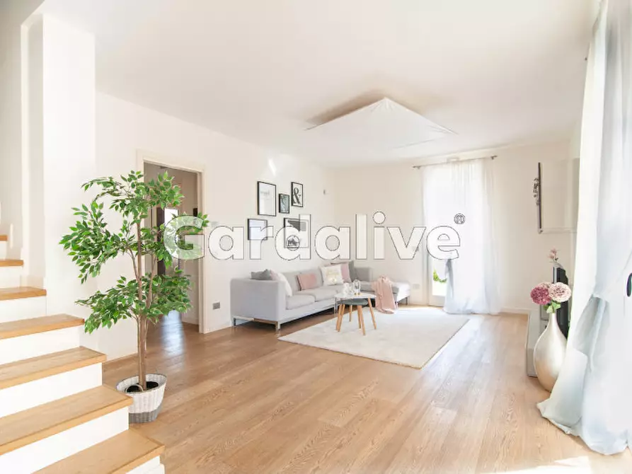 Immagine 4 di Villa in vendita  a Toscolano-Maderno